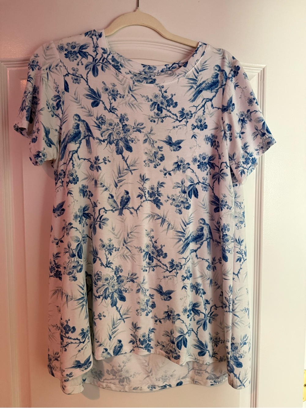Crown & Ivy Large Blue White Top NWT